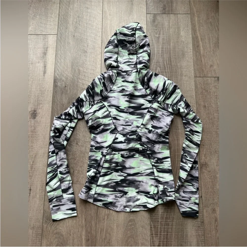 Lululemon Mist Over Windbreaker in Paint Glide Multi Size 4 - Picture 9 of 10